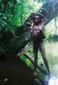 Papua – Korowai Batu – Stromoví lidé